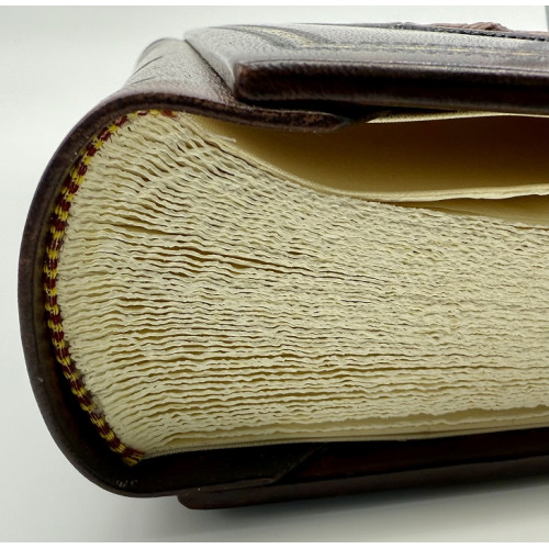 Модерно кожаный фотоальбом в кейсе