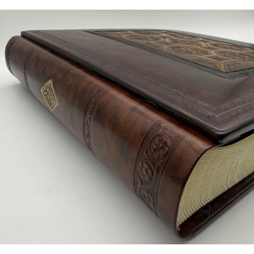 Медичи кожаный в кейсе с барельефом