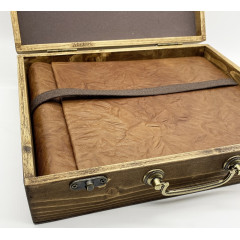 Prato кожаный фотоальбом в кейсе из дерева