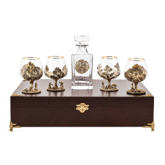 Набор бокалов для коньяка со штофом Охота в большом футляре с накладкой Настоящий мужчина 10056555